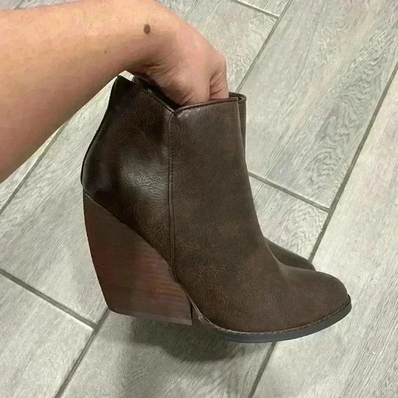 Very Volatile Whitby Boots Size 8.5 - Picture 4 of 6